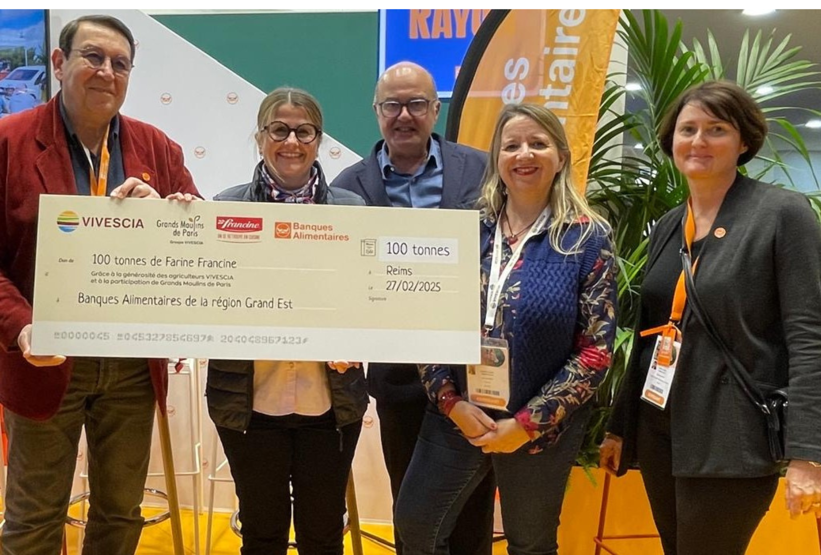 Banques alimentaires : remise des 100 tonnes de farine au salon de l'agriculture