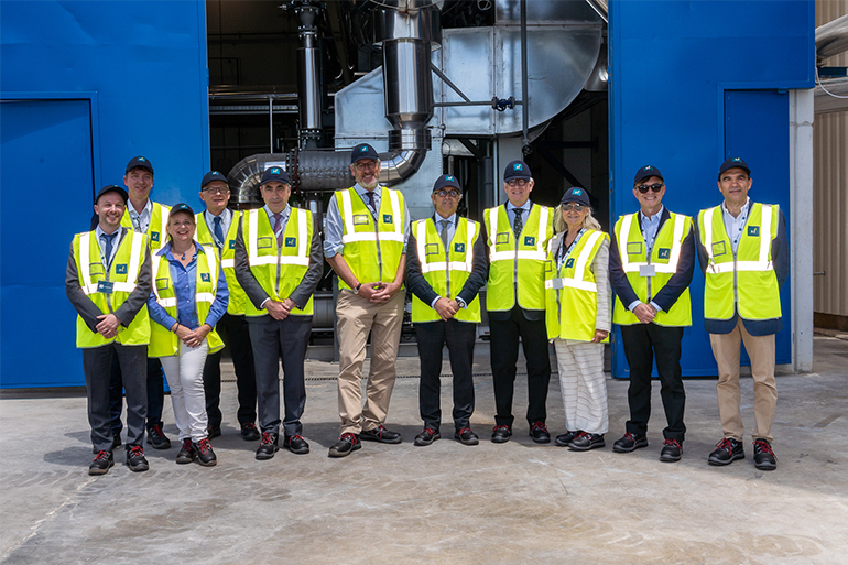 Photo de groupe devant la malterie